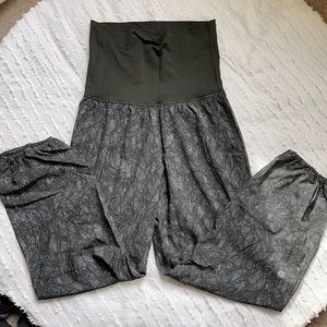 Lululemon light weight crops